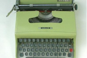 Macchina da scrivere Olivetti Lettera 22 anni '50