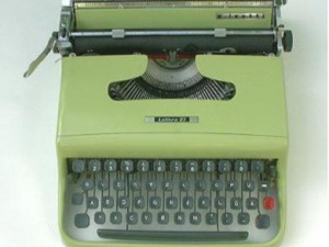Macchina da scrivere Olivetti Lettera 22 anni '50